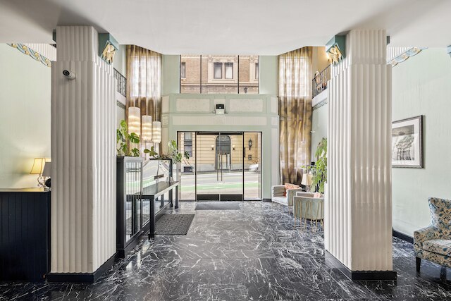 エンバシー ホテル