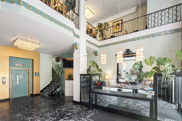 エンバシー ホテル