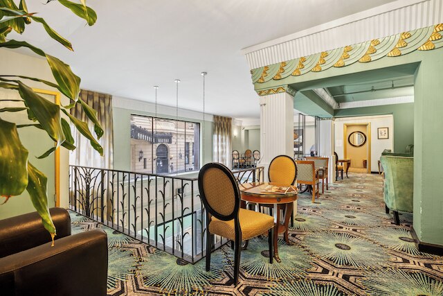 エンバシー ホテル