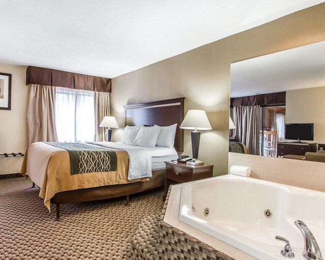 クオリティ イン マコーム ニア ユニバーシティ エリア