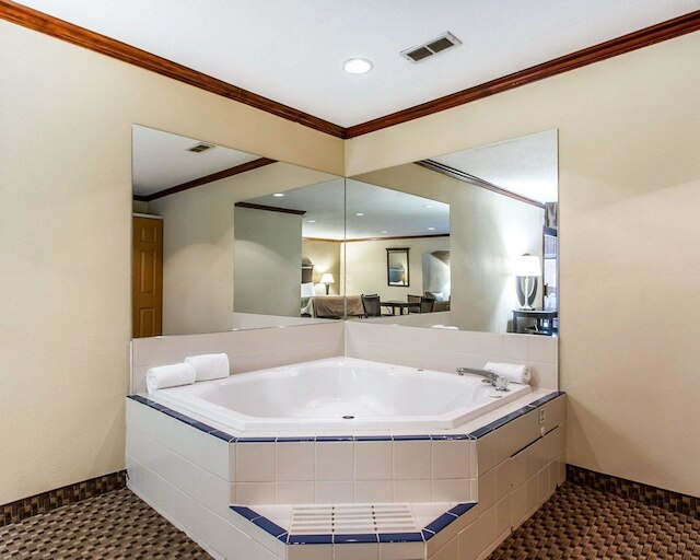 クオリティ イン マコーム ニア ユニバーシティ エリア