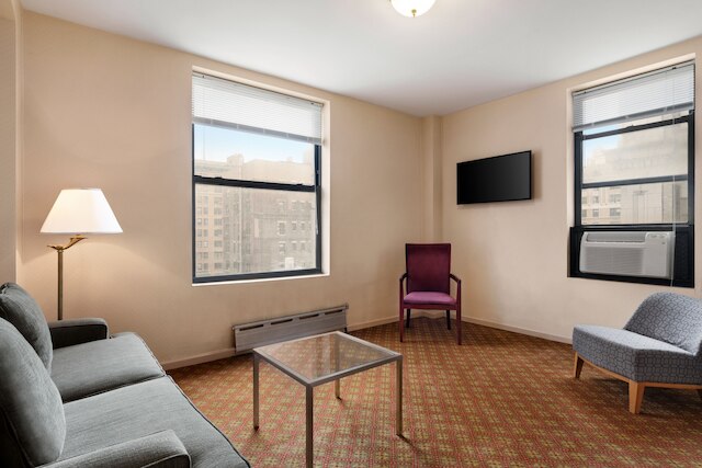 ナイト ホテル ブロードウェイ