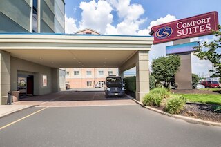 コンフォート スイーツ アット ウッドブリッジ