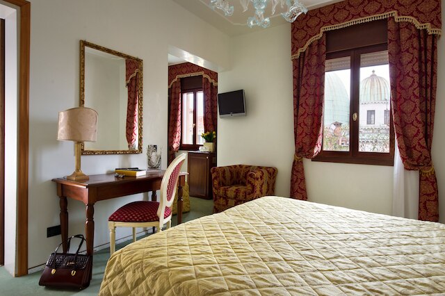 ホテル カールトン オン ザ グランド カナル