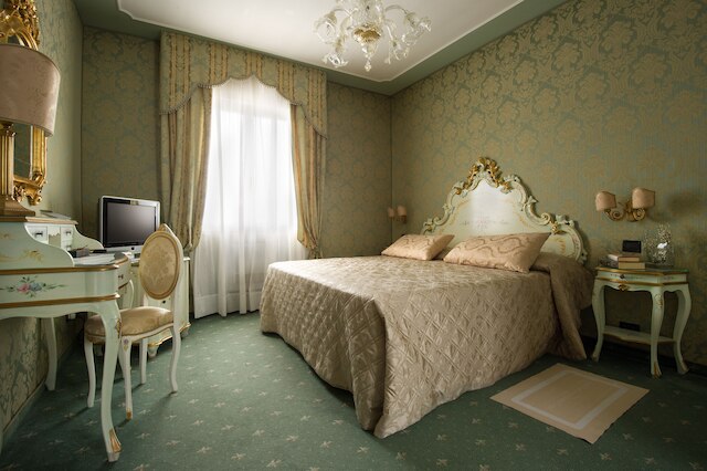 ホテル カールトン オン ザ グランド カナル