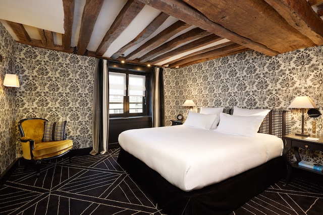 パビリオン ドゥ ラ レーヌ & スパ, プラス デ ヴォージュ