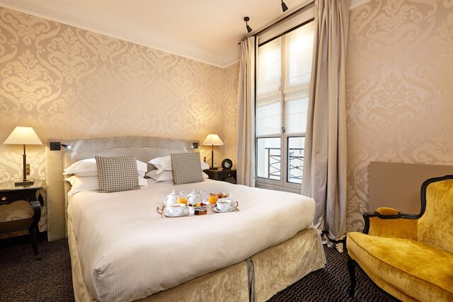 パビリオン ドゥ ラ レーヌ & スパ, プラス デ ヴォージュ