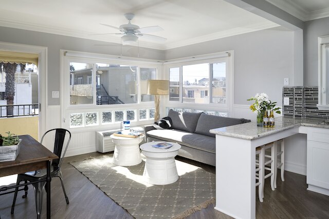 ニューポート ビーチ ホテル、ア フォー シスターズ イン