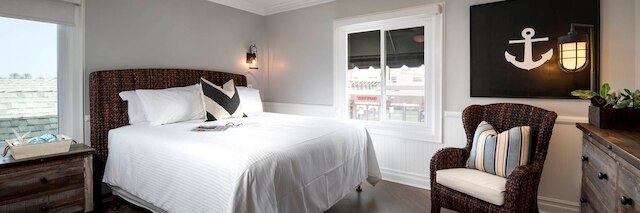 ニューポート ビーチ ホテル、ア フォー シスターズ イン