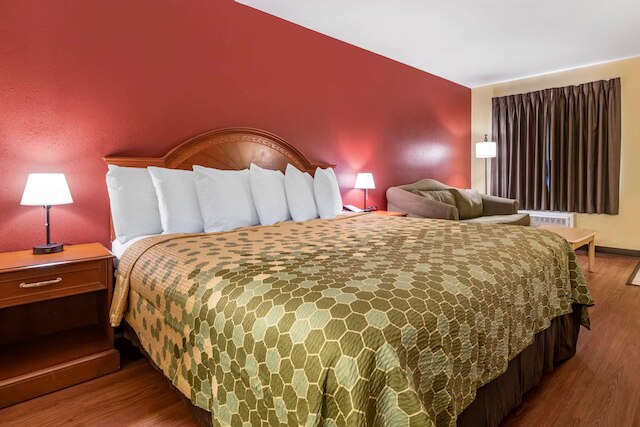 エコノ ロッジ イン & スイーツ メインゲート セントラル