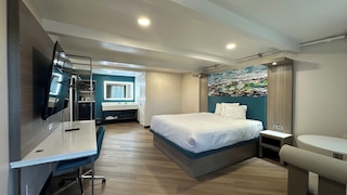 コスタ メサ イン