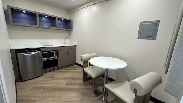 コスタ メサ イン