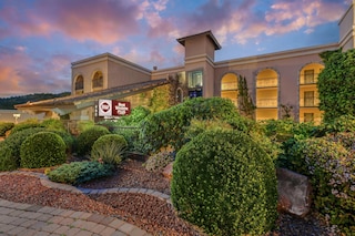 ベストウエスタン プラス アロヨ ローブル ホテル & クリークサイド ヴィラズ