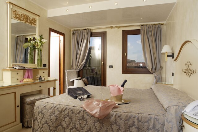 カールトン カプリ ホテル