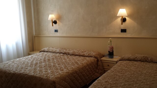 カールトン カプリ ホテル