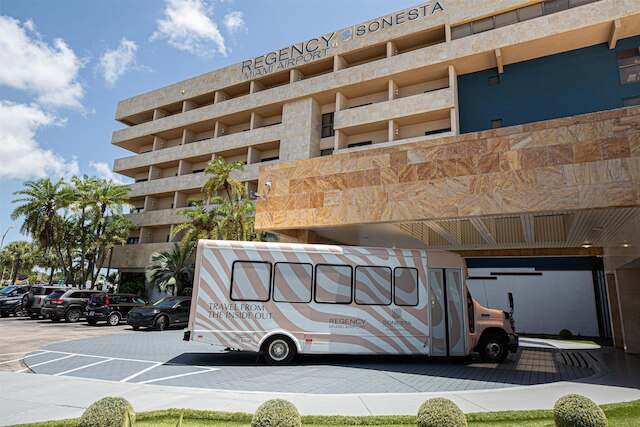 リージェンシー マイアミ エアポート バイ ソネスタ