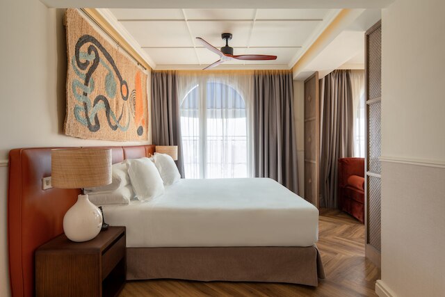 オンリー ユー ホテル セビリア