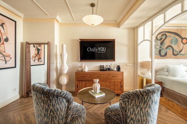 オンリー ユー ホテル セビリア