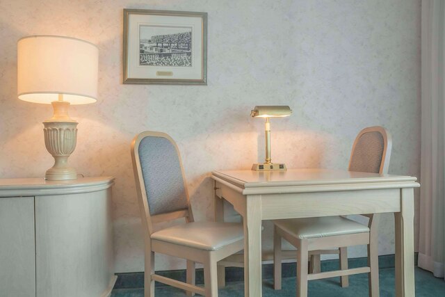 ロードウェイ イン フォールズビュー