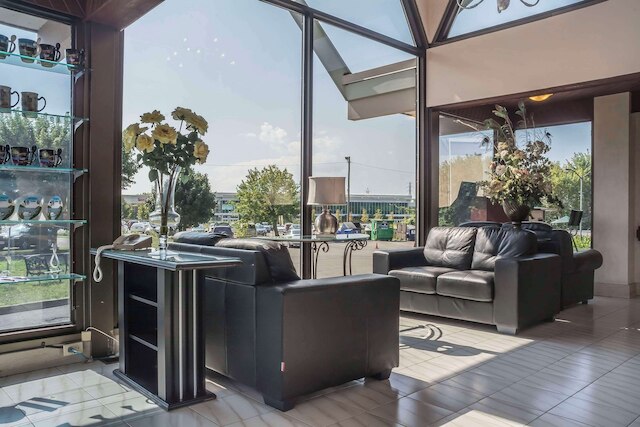 ロードウェイ イン フォールズビュー