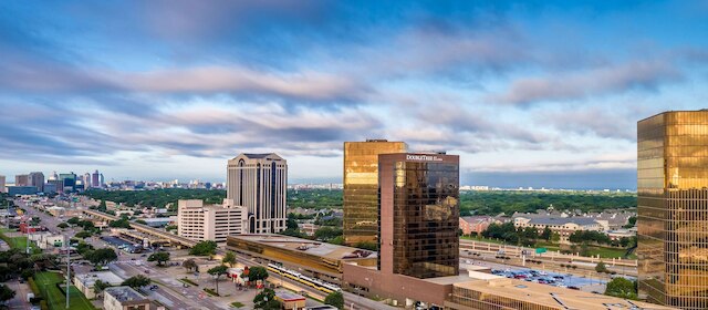 ダブルツリー バイ ヒルトン ダラス - キャンベル センター