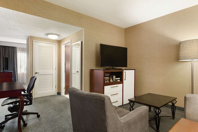 ダブルツリー バイ ヒルトン デトロイト ノビ