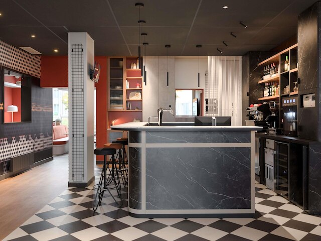 イビス ルエイユ マルメゾン センター