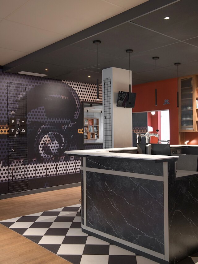 イビス ルエイユ マルメゾン センター