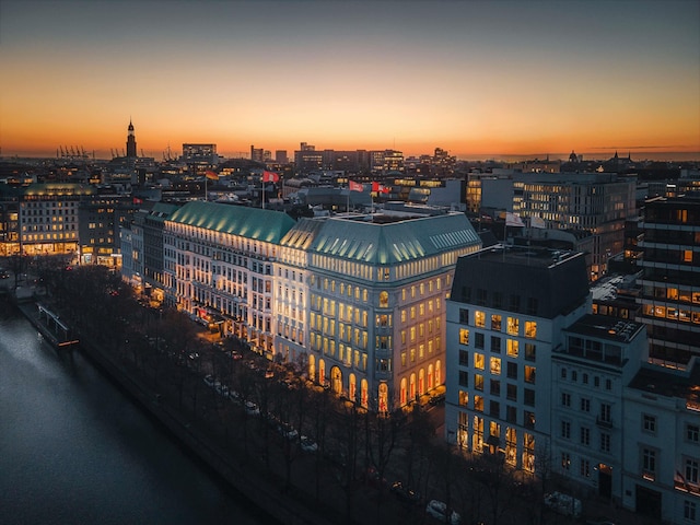 フェアモント ホテル フィーア ヤーレスツァイテン ハンブルク