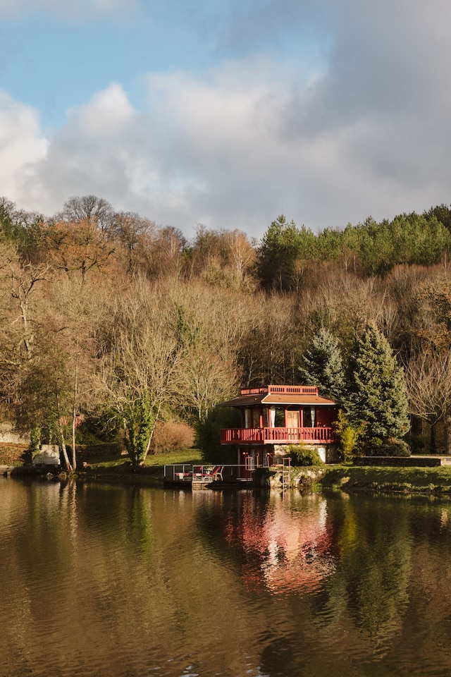 アベイ デ ヴォー ド セルネイ バイ パリ ソサエティ