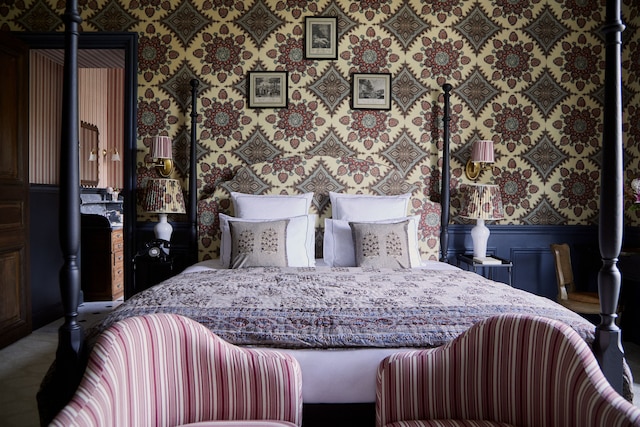 アベイ デ ヴォー ド セルネイ バイ パリ ソサエティ