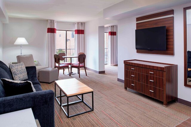 フォー ポインツ バイ シェラトン デトロイト ノヴィ