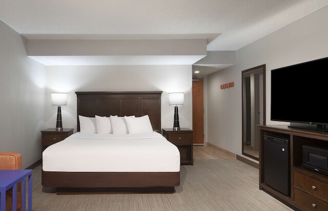 ハンプトン イン エバンズビル