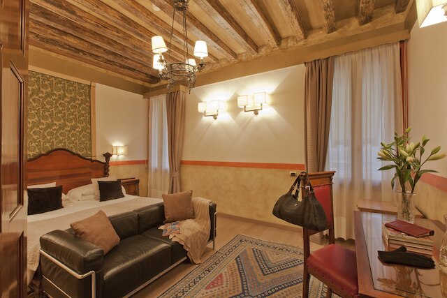 ホテル サトゥルニア & インターナショナル