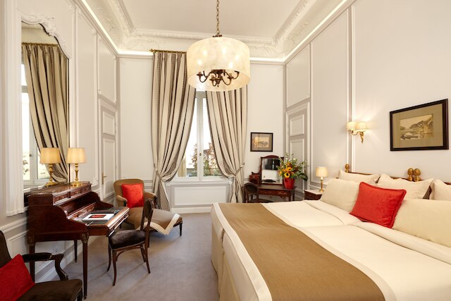 ホテル レジーナ ルーブル