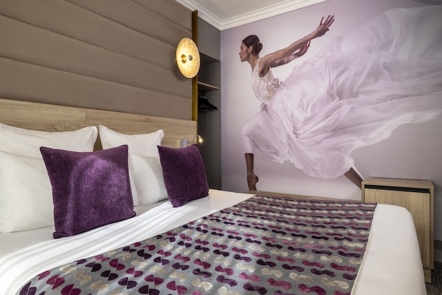 ホテルヌードパリ - カラービジョン