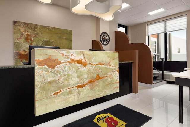 スーパー 8 バイ ウィンダム メドウランズ