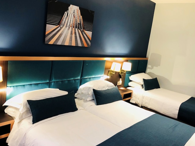 ベスト ウエスタン エンパイア エリーゼ