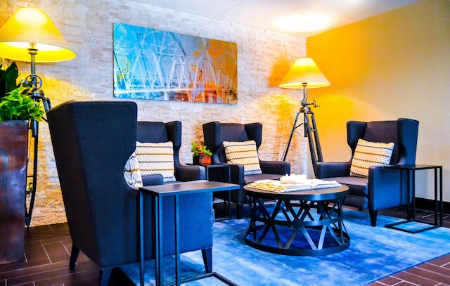 エンバシー スイーツ バイ ヒルトン オースティン ダウンタウン サウス コングレス