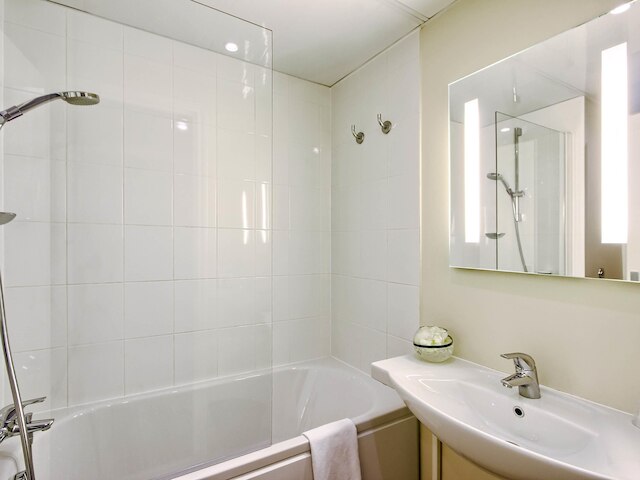 アイビス スタイル パリ ロアシー CDG