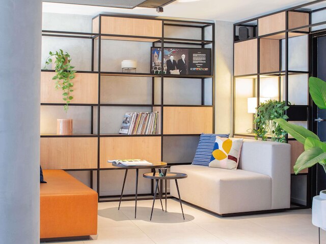 イビス ニース アエロポール プロムナード デ ザングレ