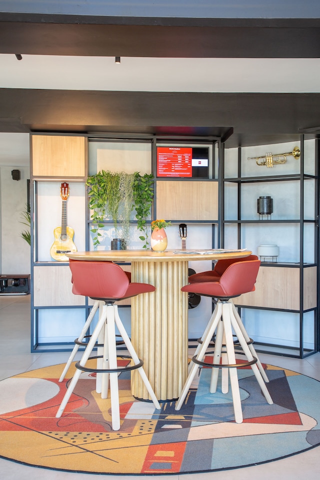 イビス ニース アエロポール プロムナード デ ザングレ