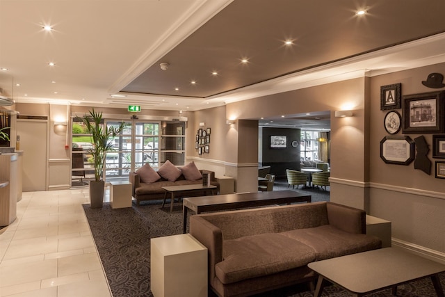 クレスタ コート ホテル