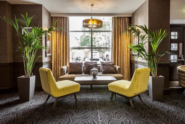 クレスタ コート ホテル