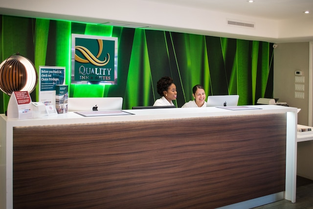 クオリティ イン & スイーツ バイ ザ パークス