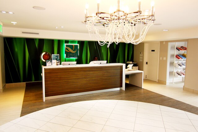 クオリティ イン & スイーツ バイ ザ パークス