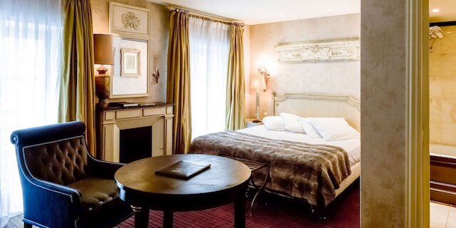 オテル シャトーブリアン シャンゼリゼ