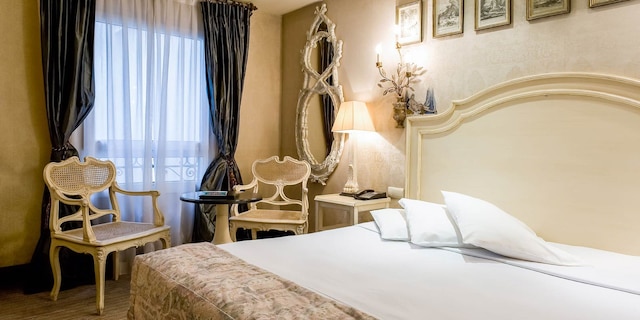 オテル シャトーブリアン シャンゼリゼ