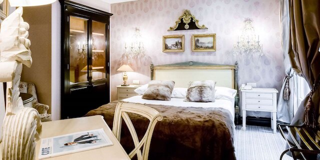 オテル シャトーブリアン シャンゼリゼ