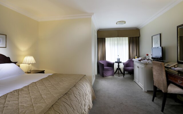 マクドナルド アルベストン マナー ホテル & スパ